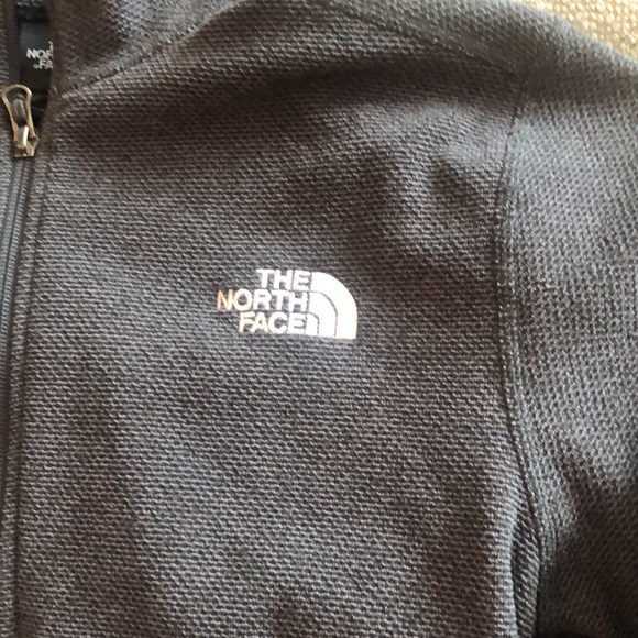 Northface quarter zip - Picture 2 of 8